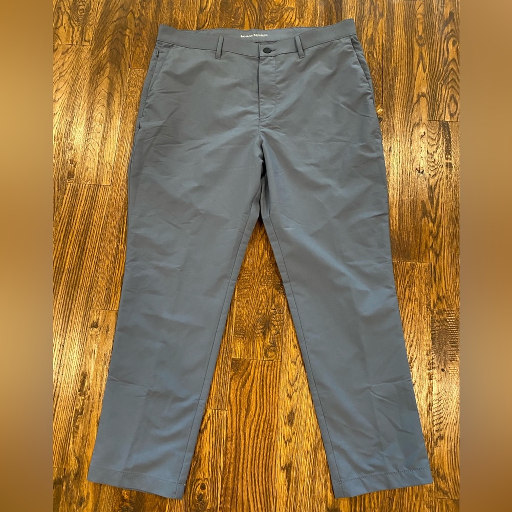 NWT. Banana Republic men’s pants.
